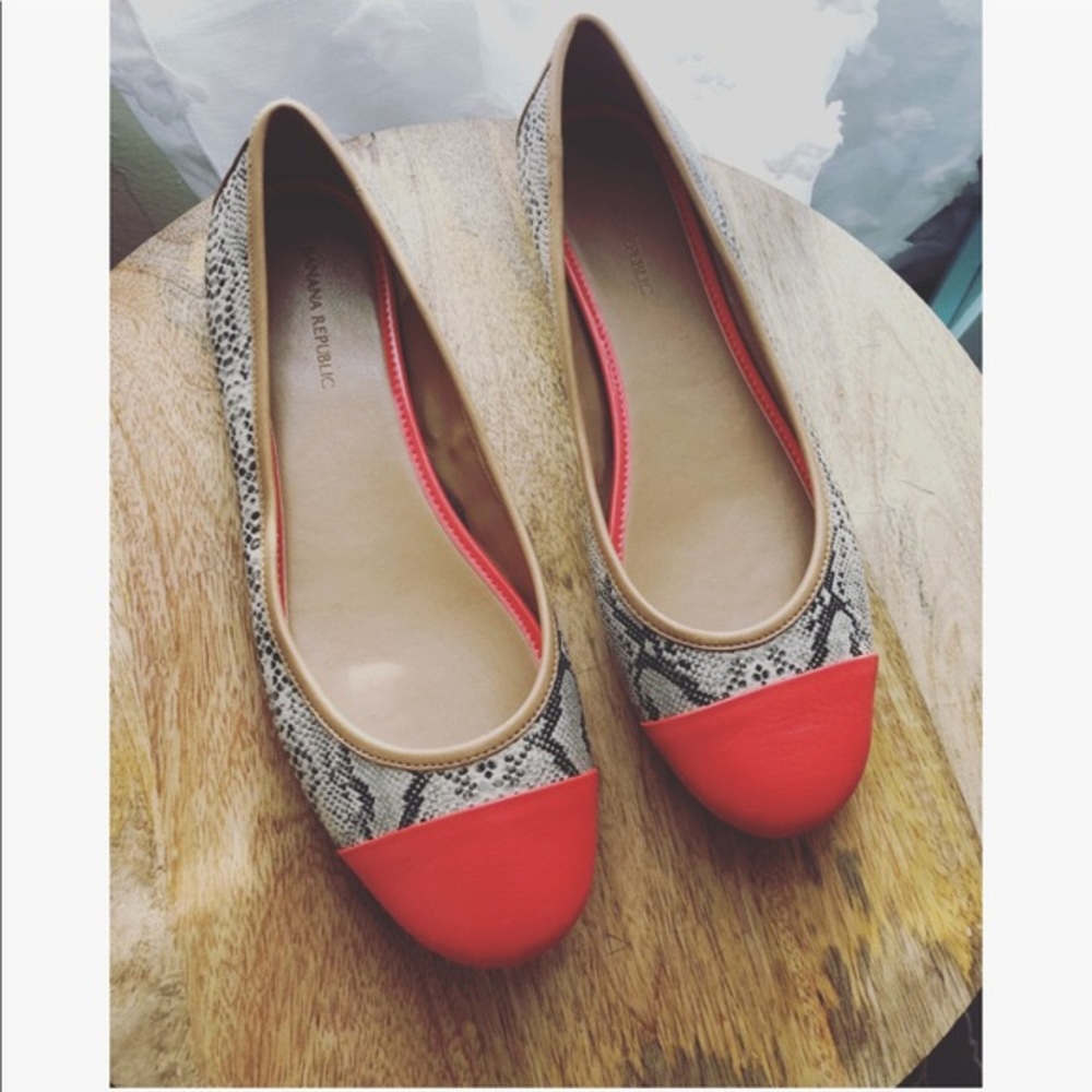 Banana Republic Snakeskin Flats Size 8